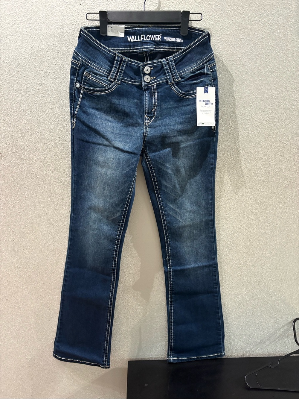 NWT WallFlower Luscious Curvy Fit Bootcut Jeans Size 5/27